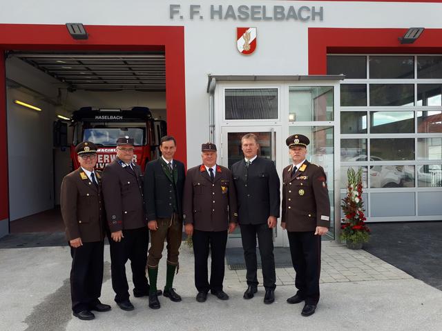 Feierten das neue Rüsthaus: BR Dworschak, NR Gödl, HBI Lichtenegger, Bgm. Pichler und ABI Schnalzer (v.l.) | Foto: Stieglbauer