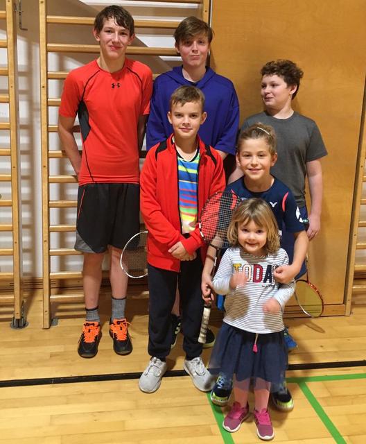 hinten: Michael Strigul, Julian Zöschg, Alexander Strigul
mitte: Lucas Pongratz, Finn Petraschek
vorne: Lou Pongratz | Foto: Badminton Mödling