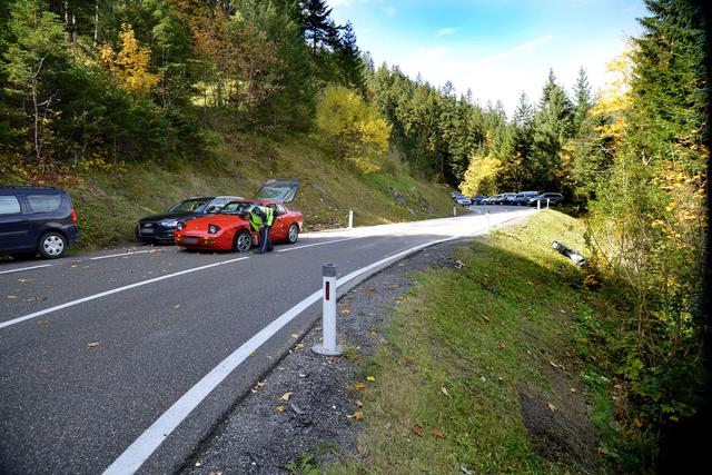 Die Polizei markierte die Unfallstelle ganz genau. | Foto: Zoom Tirol