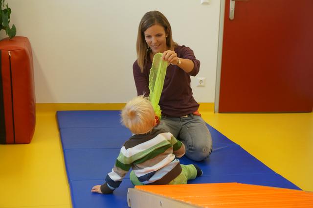 „Wir sind auch ein präventives Angebot, wenn Eltern sich Sorgen um die Entwicklung ihres Kindes machen und beraten bei Alltags- und Erziehungsfragen“, sagt Eva Maria Ernst.  | Foto: Leonhard Ernst