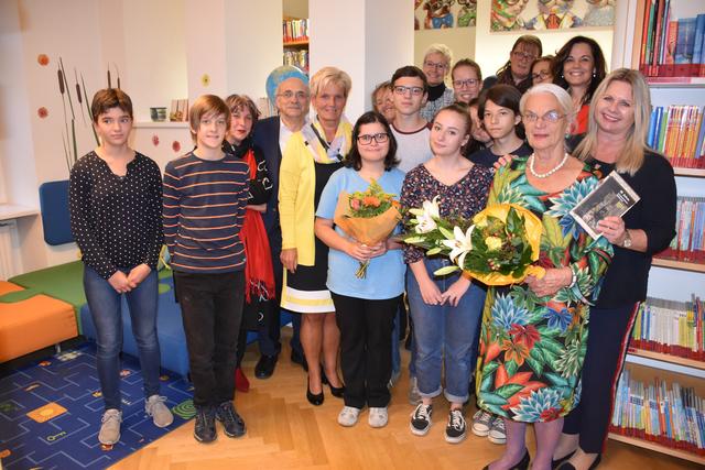 Die Schreibakademie Hollabrunn zu Gast in der Stadtbücherei Hollabrunn. | Foto: Goll