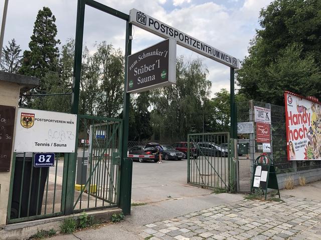 Die Postsportanlage in der Roggendorfgasse beherbergt 18 Sportstätten für Minigolf, Fußball oder Tennis.