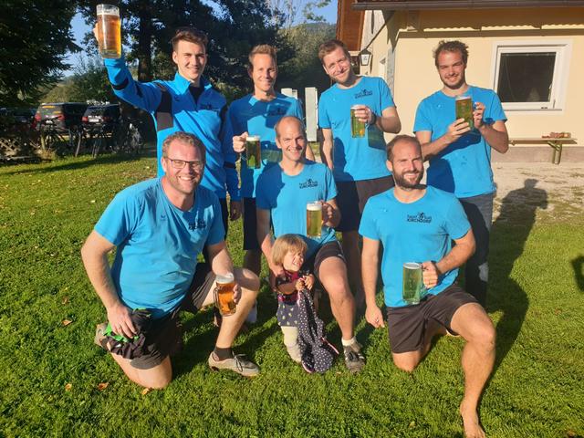 Nach spannenden Spielen wurde gemeinsam gefeiert.