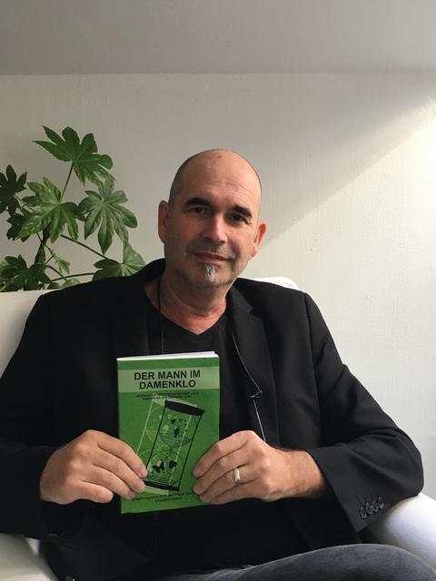 Christian Holzer mit seinem neuesten Werk.