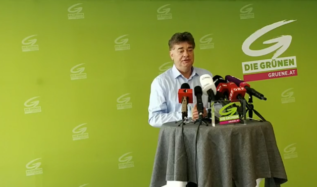 Werner Kogler präsentiert das grüne Team für die Sondierungsgespräche.