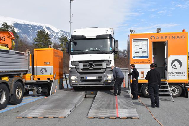 SYMBOLBILD. Immer wieder gibt es Anzeigen bei Schwerfahrzeuglenkern.