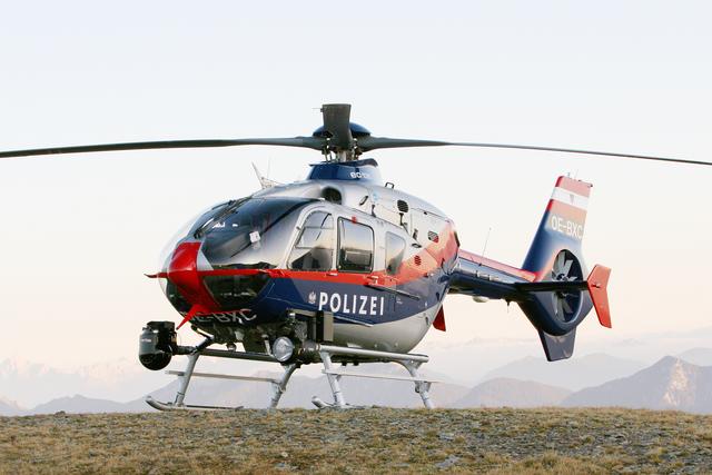 Die Besatzung des Polizeihubschraubers fand die Frau mit Hilfe der Wärmebildkamera