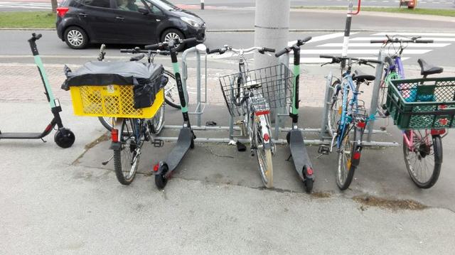 Nur wenig Räder können hier am Bulgariplatz abgestellt werden. | Foto: privat