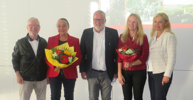 v.li.n.re.: Anton Brand (Bildredaktion), Monika Klepp (Autorin), Franz Saxinger (Obmann Heimatverein), Martina Viehböck (Enkelin von Berta Kainberger), Bezirkshauptfrau Wilbirg Mitterlehner
