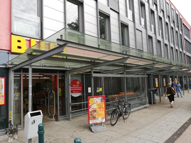 Beim Billa am Lonsdorferplatz fehlt ein Radständer. | Foto: privat