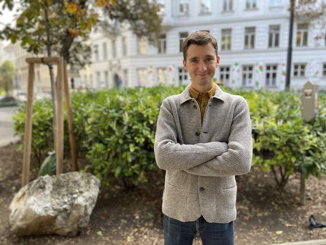 Ein junger Kabarettist auf der Überholspur: der in Rudolfsheim lebende Künstler Clemens Maria Schreiner.