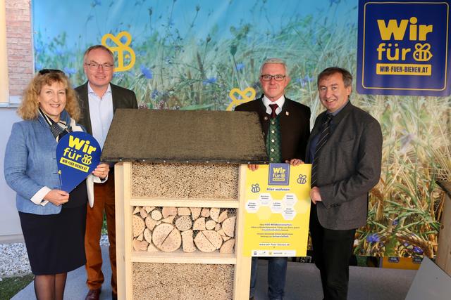 Norbertinum-Schulleiterin Daniela Marton, LH-Stellvertreter Stephan Pernkopf Biosphärenpark Wienerwald-Direktor Andreas Weiß und eNu-Geschäftsführer Herbert Greisberger.