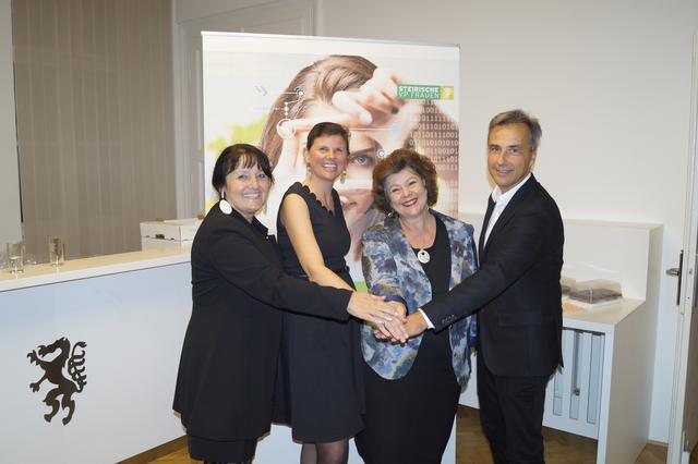 Vorgängerin und Nachfolgerin vereint: M.-T. Stampfl (2.v.l.) und Sissi Potzinger (2.v.r.) mit M. Khom und S. Nagl | Foto: Puya Ghasemi, VP-Frauen