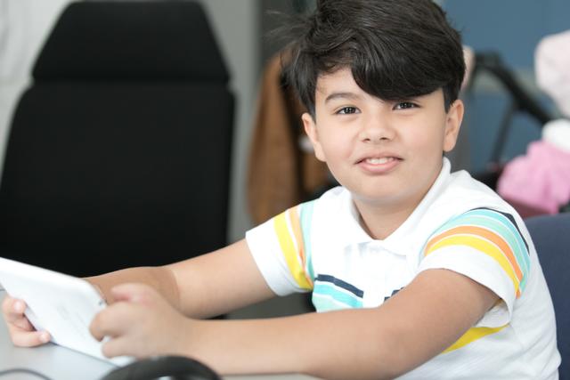 Eine Zehe ersetzt Adeep nun den Daumen. | Foto: Spital Speising/Nußbaum