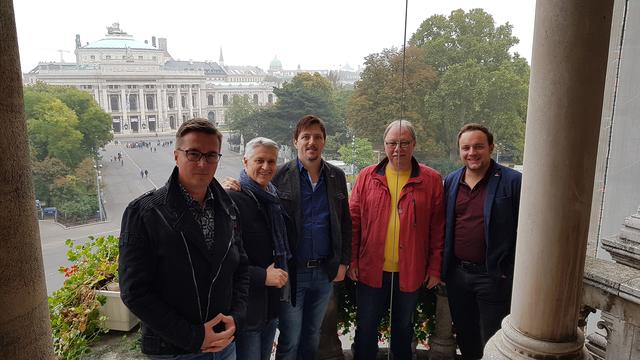 BSA Delegation aus Spittal am Wiener Rathausbalkon;
v.l.n.r.: A. Gaggl, A. Lackner, R. Haßlacher, A. Höferl (SPÖ Wien), C. Dürnle