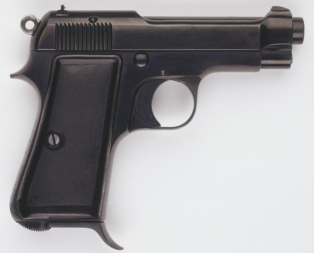 Waffen unterschiedlicher Bauart wurden sichergestellt.