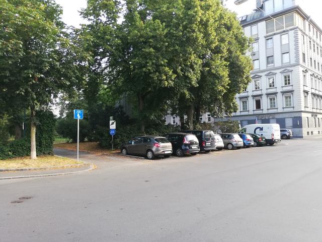 Gar keine Radständer gibt es auf dem Bernaschekplatz in Urfahr. | Foto: privat