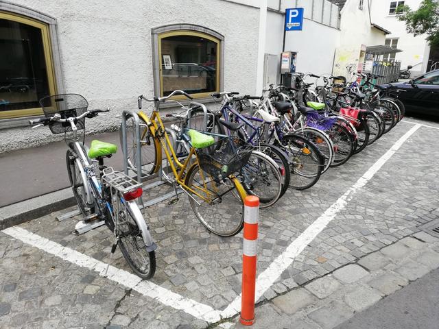 Der Radständer an der Ecke Kollegiumgasse/Graben ist gut frequentiert und oft voll. | Foto: privat