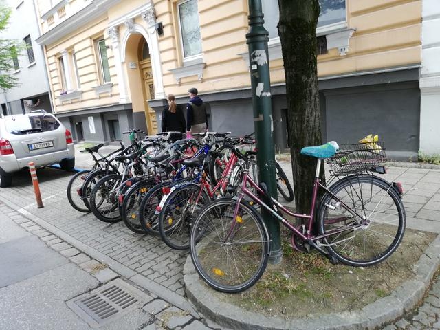 In der Starhembergstraße 26 fehlt es an Platz für Räder. | Foto: privat