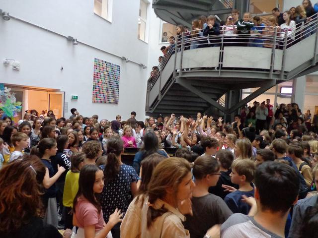 Mit einem Flashmob wurde die Veranstaltung begonnen.