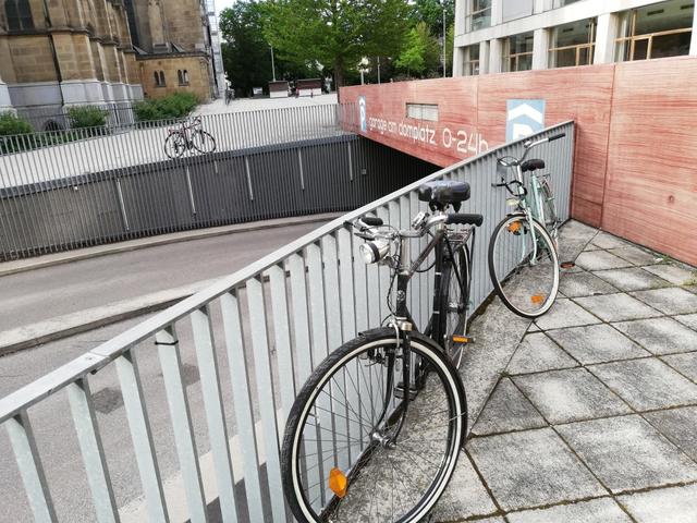 Gar keinen Radständer gibt es auf dem Domplatz. | Foto: privat