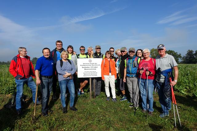 Ein Teil der Wandergruppe nach dem „Gipfelsieg“.