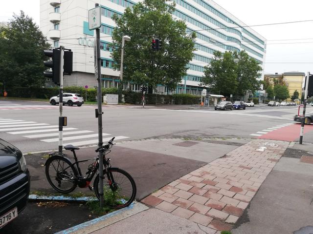 An der Ecke Weißenwolffstraße/Gruberstraße gibt es keine Abstellmöglichkeiten. | Foto: privat
