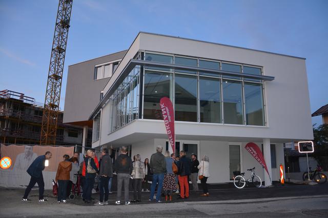 Der Wörgler Kulturstammtisch bot die Gelegenheit zum Lokalaugenschein im neuen „Haus der Musik“ in Wörgl. | Foto: Veronika Spielbichler