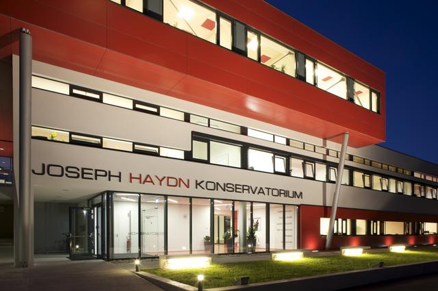 Das Joseph Haydn Konservatorium veranstaltet am 24. Oktober einen Klavierwettbewerb.