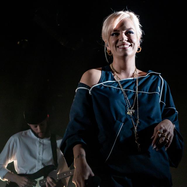 Lily Allen scheint ihre Beziehung zu David Harbour bestätigt zu haben.