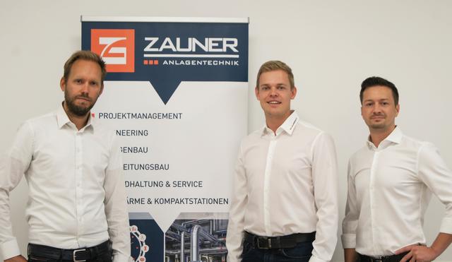 v.l.: Andreas Beck (Prokurist bei der Zauner Anlagentechnik), Daniel Schatzl (Projektleiter bei der Zauner Anlagentechnik), David Kronawettleitner (FH OÖ Wels)