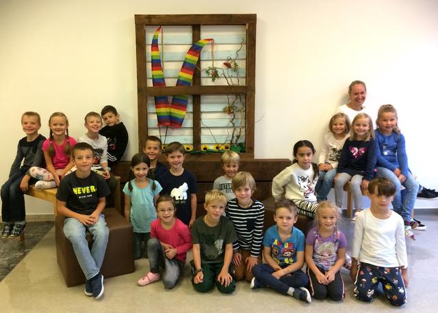 Volksschule Westendorf, Klasse 1A: Aaron, Max, Eduard, Nathan, Philipp, Felix, Mario, Nik, Sem, Ener, Simon, Mia, Rina, Asena, Hanna, Romy, Alina, Lisa, Heidi und Franziska mit Lehrerin Margot Oberkofler.