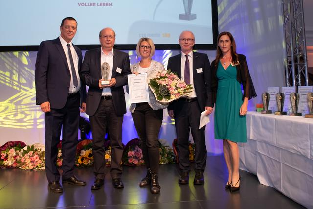 Harald Seiss (Salzburger Gebietskrankenkasse), Hannes Vorreiter (Regionalmanager Billa AG), die Schwarzacher Billa-Marktmanagerin Brigitte Schiechl, Wolfgang Aichhorn (Präsident Pro Mente) und Laudatorin Renata Klausner.
