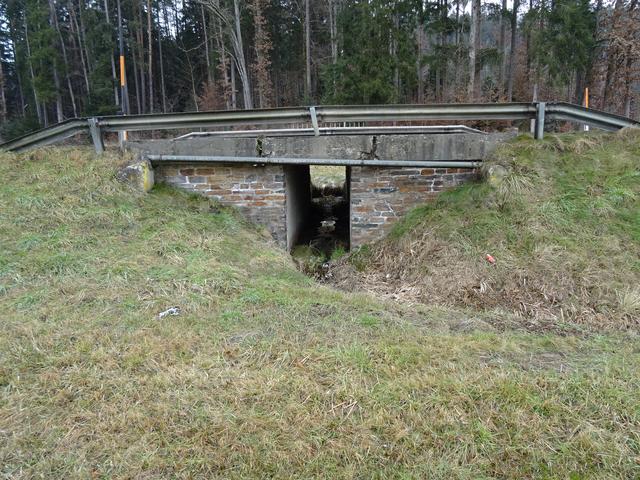 Der alte Durchlass wird im Zuge der Bauarbeiten an der L314 in Stainz abgetragen und durch eine komplett neue Verrohrung ersetzt.