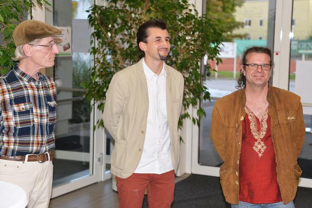 Die Künstler Johannes Daller, Paul Osterberger und Markus Waltenberger (von links) bei der Eröffnung.