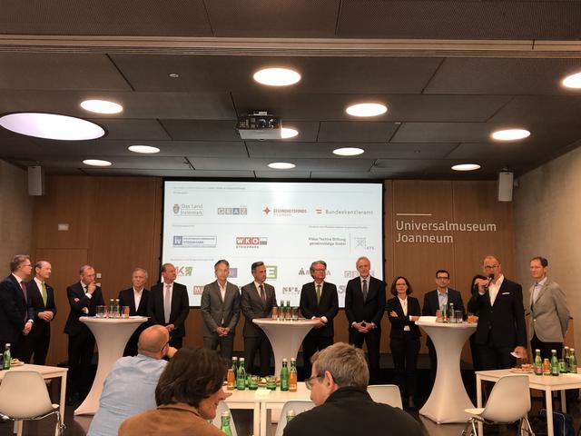 Prominentes Podium: Bürgermeister Siegfried Nagl, Landesrat Christopher Drexler (m.) und Co.