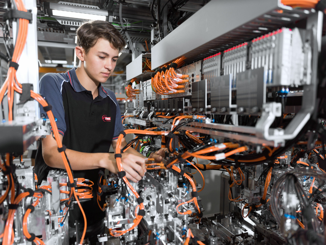 Mit mehr als 200 Lehrlingen ist die STIWA Group einer der größten Industrieausbilder in Oberösterreich.