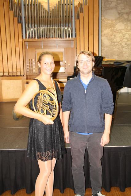 Christina Huemer mit ihrem Lehrer Christoph Zaunmayr.