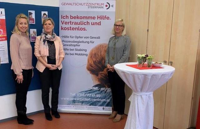 V.r.: Außenstellenleiterin Birgit Reiner, Geschäftsführerin Marina Sorgo und Außenstellenleiterin-Stv. Katja Neger.