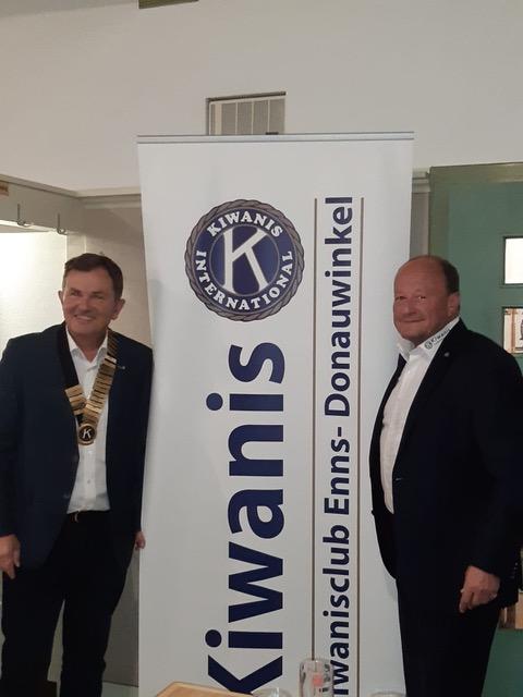 Bei der Übergabe: Neo-Präsident Siegfried Kaiser und Helmut Freinhofer (von links).