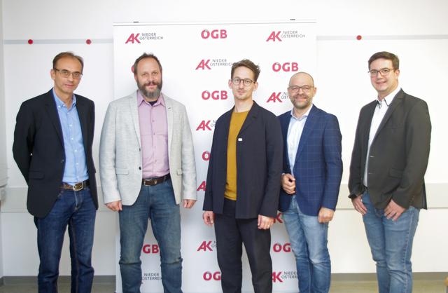 Horst Krumholz (AK-Konsumentenschutzexperte), Gregor Schiller (Vermessungstechniker), Markus Taxer (Architekt), Günther Kraft (AK-Bezirksstellenleiter Tulln) und Gerald Fröhlich (AK-Wirtschaftsexperte).