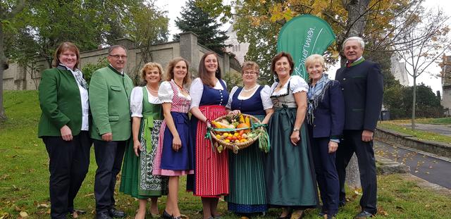 Ingrid Stacher Richard Elisabeth Lust sauberer, Sandra Schifter, Tina Löscher, Ingrid Achtsnit, Helga, Marianne Lembacher, Leopold Krammer.
 | Foto: Foto: Hogl