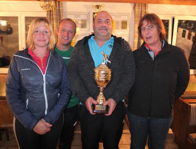 Das siegreiche Mixedteam vom ESF Pinswang v.l.: Sonja Haller, Michael Haller, Hermann Hackl und Marianne Wörle.