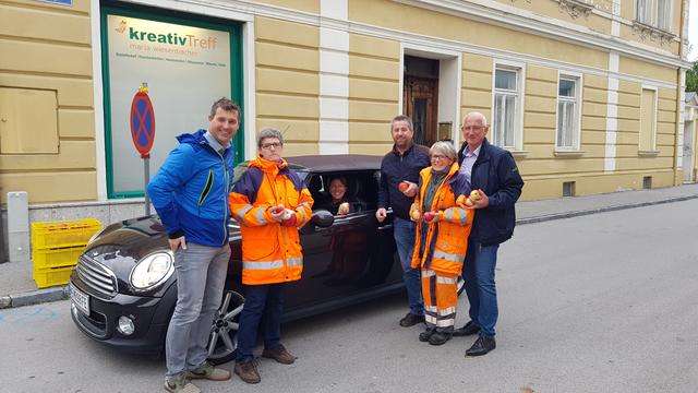 Vizebgm. Mandic, GR Wippel, BGM Heisler und die Mitarbeiterinnen des Bauhofes Frau Woldrich und Fr. Gschwandner