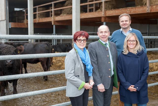 Labg. Annemarie Brunner mit Landesrat Max Hiegelsberger sowie Gottfried und Simone Diwold