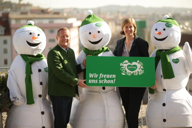 Schneemann als Botschafter: Erich Neuhold und Barbara Eibinger-Miedl