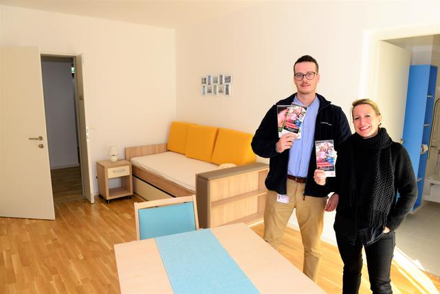 Susanne Kritzer und Philipp Wohlfahrt in einem der neuen Zimmer.