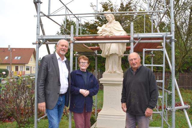 Bürgermeister Gangl mit Josefa und Emmerich Wagner.