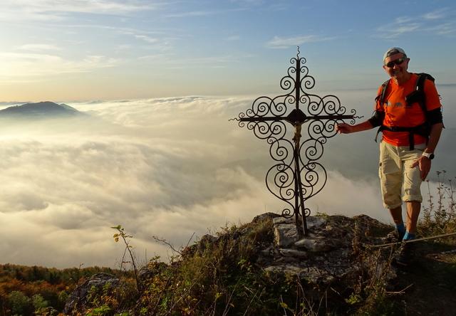 Blassenstein - Unter der Felswand befindet sich Scheibbs, das im Nebel gefangen ist.