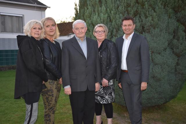 Ortsparteivorsitzende Birgit Grafl, Cornelia Grill, Anton Bartl, Annemarie Farkas und Bürgermeister Erich Trummer;